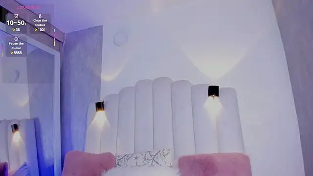 Snapshot of danna_ross25 chatting on 11/21/25, 12:32 danna ross25 online show from 11/21/25, 12:32