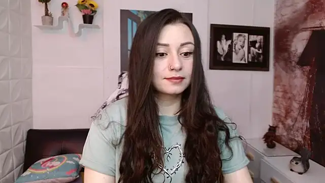 Snapshot of Eva_Roussell chatting on 04/22/26, 02:29 Eva Roussell online show from 04/22/26, 02:29