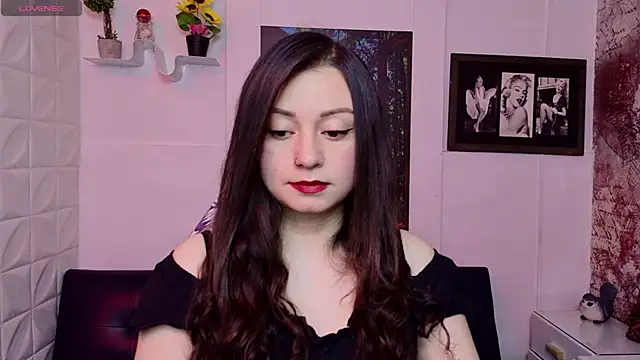 Snapshot of Eva_Roussell chatting on 05/19/26, 03:18 Eva Roussell online show from 05/19/26, 03:18