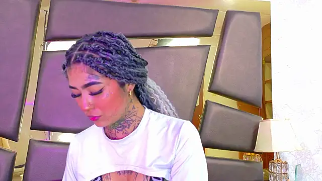 Snapshot of EmilieLake chatting on 02/02/26, 07:34 EmilieLake online show from 02/02/26, 07:34