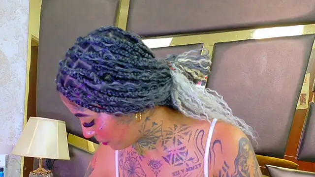 Snapshot of EmilieLake chatting on 02/03/26, 08:03 EmilieLake online show from 02/03/26, 08:03