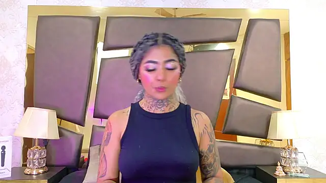 Snapshot of EmilieLake chatting on 02/07/26, 08:23 EmilieLake online show from 02/07/26, 08:23