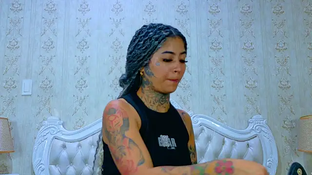 Snapshot of EmilieLake chatting on 02/11/26, 02:22 EmilieLake online show from 02/11/26, 02:22