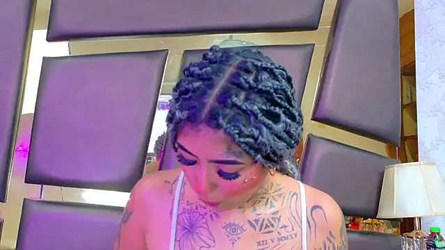 Snapshot of EmilieLake chatting on 02/12/26, 07:42 EmilieLake online show from 02/12/26, 07:42