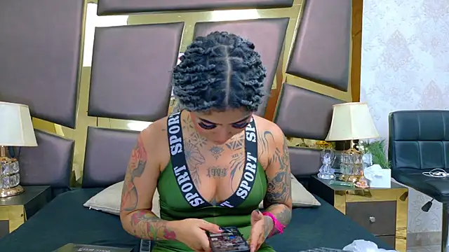 Snapshot of EmilieLake chatting on 02/14/26, 08:38 EmilieLake online show from 02/14/26, 08:38