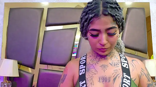 Snapshot of EmilieLake chatting on 02/18/26, 07:43 EmilieLake online show from 02/18/26, 07:43