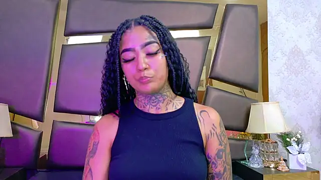 Snapshot of EmilieLake chatting on 02/20/26, 07:36 EmilieLake online show from 02/20/26, 07:36