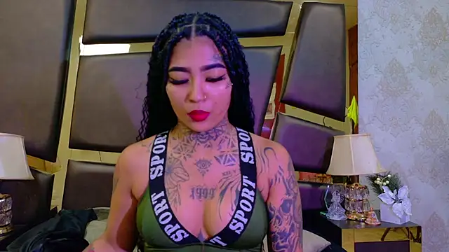 Snapshot of EmilieLake chatting on 02/23/26, 07:22 EmilieLake online show from 02/23/26, 07:22