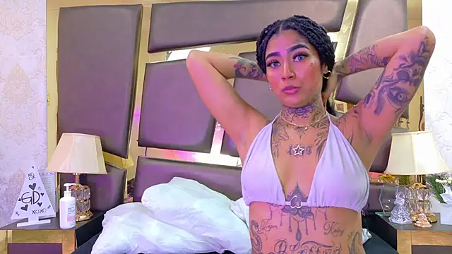 Snapshot of EmilieLake chatting on 02/26/26, 07:35 EmilieLake online show from 02/26/26, 07:35