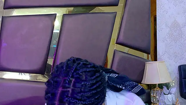 Snapshot of EmilieLake chatting on 03/12/26, 07:42 EmilieLake online show from 03/12/26, 07:42