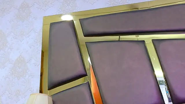 EmilieLake online show from 04/21/26, 02:51