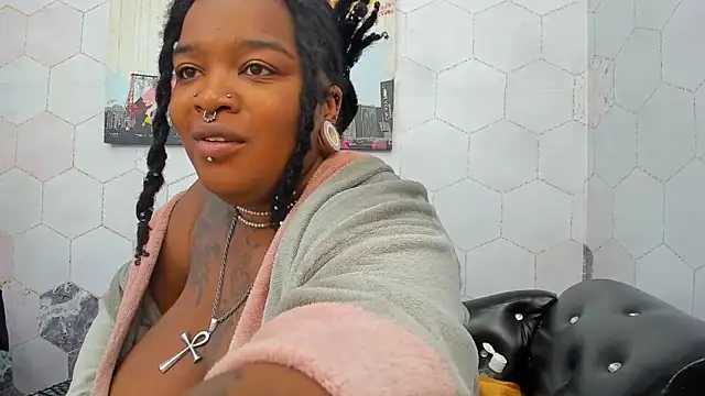 Anaa Fuentess online show from 10/11/25, 11:53