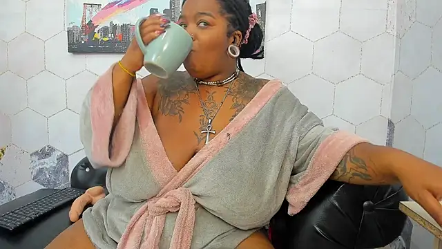 Anaa Fuentess online show from 10/22/25, 11:54