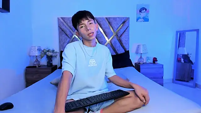 Hyunjin Son online show from 10/19/25, 08:53