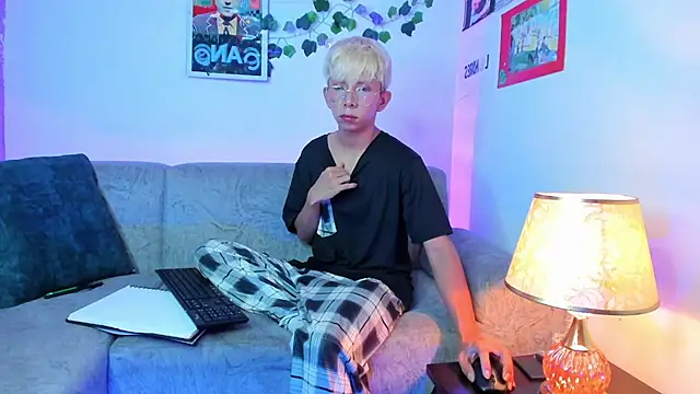 Hyunjin Son online show from 03/16/26, 05:06