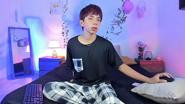 Hyunjin Son online show from 04/24/26, 11:18