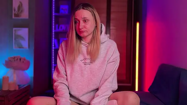 LovaMay online show from 03/07/26, 09:34