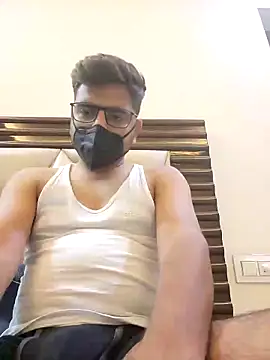 Snapshot of LoveGuruRA chatting on 09/19/25, 07:47 LoveGuruRA online show from 09/19/25, 07:47