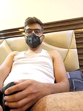 Snapshot of LoveGuruRA chatting on 10/07/25, 04:53 LoveGuruRA online show from 10/07/25, 04:53