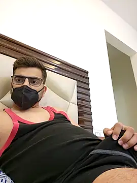 Snapshot of LoveGuruRA chatting on 11/04/25, 07:46 LoveGuruRA online show from 11/04/25, 07:46