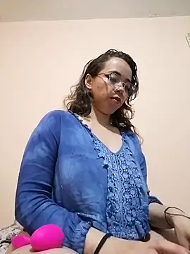 BarbaraLeython1 online show from 11/18/25, 10:14