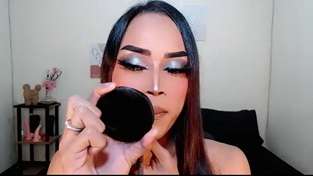 Snapshot of Lessandra_Lust chatting on 09/13/25, 02:50 Lessandra Lust online show from 09/13/25, 02:50