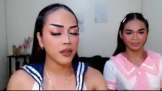 Snapshot of Lessandra_Lust chatting on 09/18/25, 04:42 Lessandra Lust online show from 09/18/25, 04:42