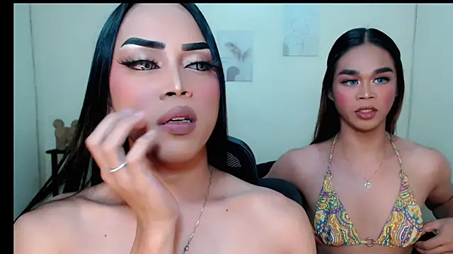 Snapshot of Lessandra_Lust chatting on 09/22/25, 04:20 Lessandra Lust online show from 09/22/25, 04:20