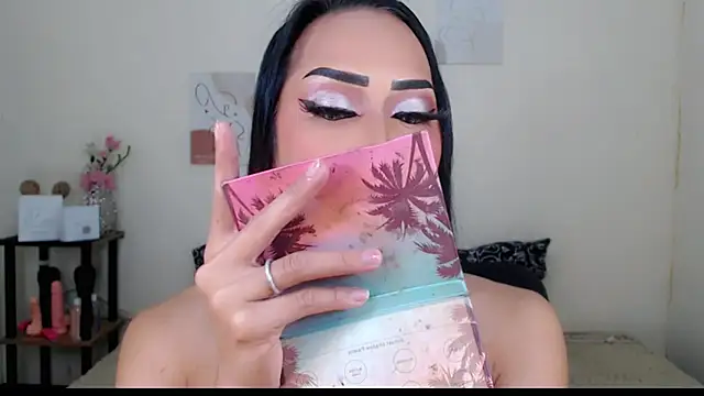 Snapshot of Lessandra_Lust chatting on 10/13/25, 03:28 Lessandra Lust online show from 10/13/25, 03:28