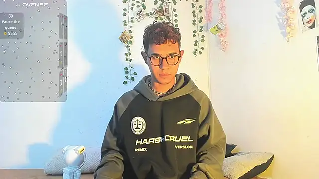 Snapshot of cute_sammy_1 chatting on 09/14/25, 03:16 cute sammy 1 online show from 09/14/25, 03:16