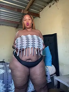 Snapshot of Curvycandy95 chatting on 07/15/26, 07:57 Curvycandy95 online show from 07/15/26, 07:57