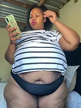 Snapshot of Curvycandy95 chatting on 07/21/26, 07:22 Curvycandy95 online show from 07/21/26, 07:22