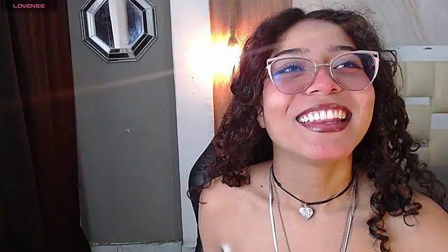 Snapshot of honeymoon_12 chatting on 05/19/26, 07:04 honeymoon 12 online show from 05/19/26, 07:04