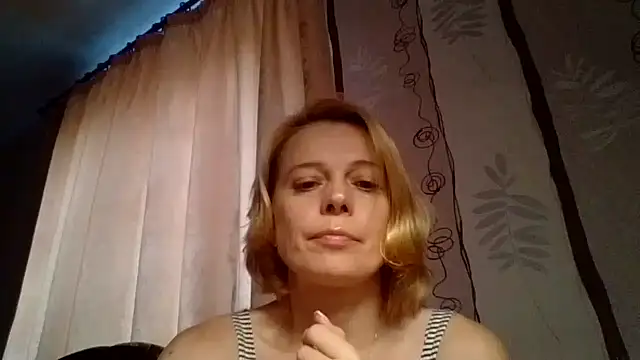 Snapshot of LiluXRose chatting on 09/29/25, 10:53 LiluXRose online show from 09/29/25, 10:53