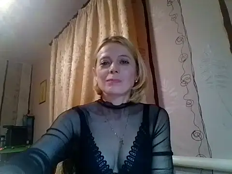 Snapshot of LiluXRose chatting on 10/15/25, 09:59 LiluXRose online show from 10/15/25, 09:59