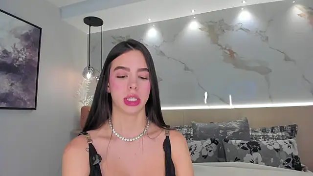 Snapshot of SolAvelar chatting on 06/07/26, 11:19 SolAvelar online show from 06/07/26, 11:19