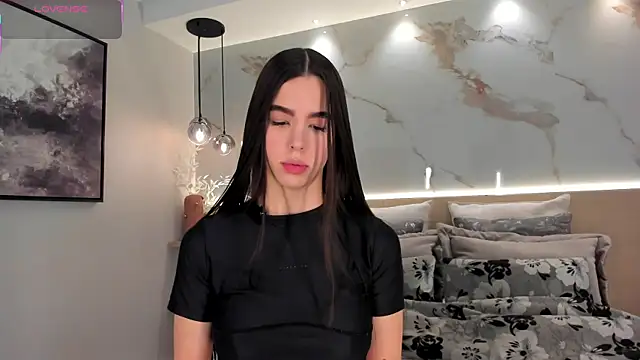 Snapshot of SolAvelar chatting on 07/23/26, 11:02 SolAvelar online show from 07/23/26, 11:02