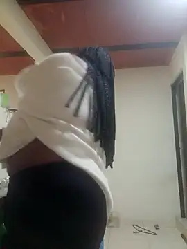 Snapshot of isabella_brown1 chatting on 01/12/26, 01:00 isabella brown1 online show from 01/12/26, 01:00