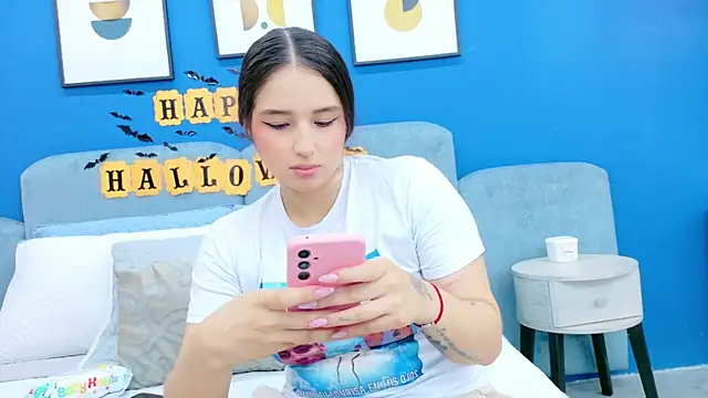 Ashley Evans22 online show from 10/23/25, 08:18