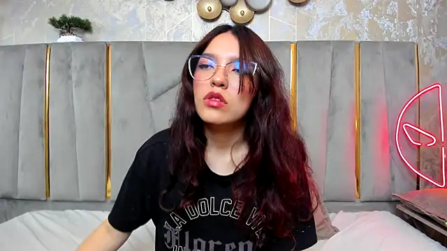 Elliecute online show from 09/30/25, 02:33