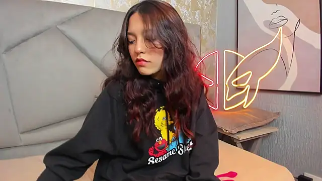 Elliecute online show from 10/01/25, 02:23