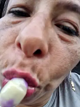 maleja23 online show from 10/14/25, 10:21