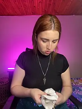 CoraVibes online show from 11/10/25, 11:42