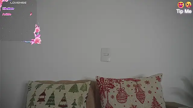 Roxybeautyy online show from 01/13/26, 09:47