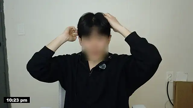 Snapshot of min9811 chatting on 04/06/26, 01:23 min9811 online show from 04/06/26, 01:23