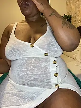 Snapshot of fatpussydallx chatting on 06/19/26, 03:38 fatpussydallx online show from 06/19/26, 03:38