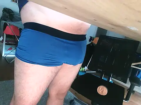 Snapshot of michaelm1983 chatting on 09/22/25, 06:48 michaelm1983 online show from 09/22/25, 06:48