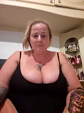 Snapshot of Biggtitz121 chatting on 09/10/25, 07:36 Biggtitz121 online show from 09/10/25, 07:36