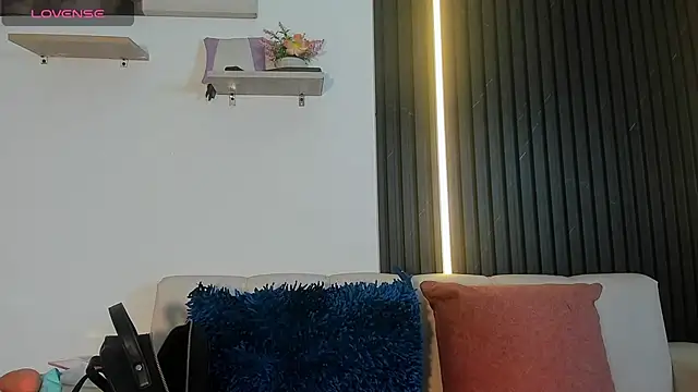 Mia Duarte1 online show from 10/05/25, 12:25