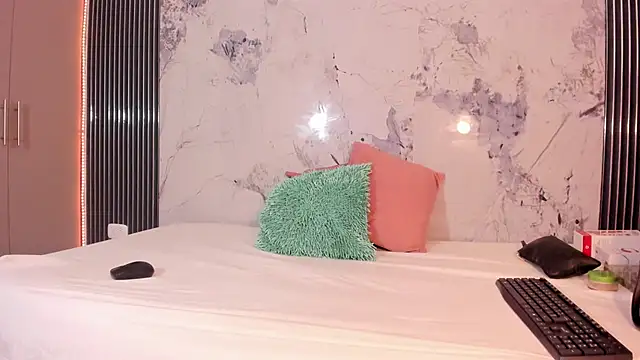 Mia Duarte1 online show from 01/17/26, 07:28